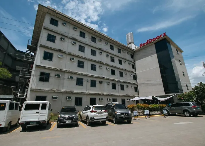 Hotel Reddoorz @ Insular Square Mandaue-stad