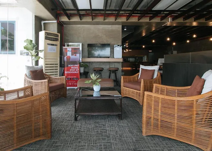 Reddoorz @ Insular Square 2* Mandaue-stad