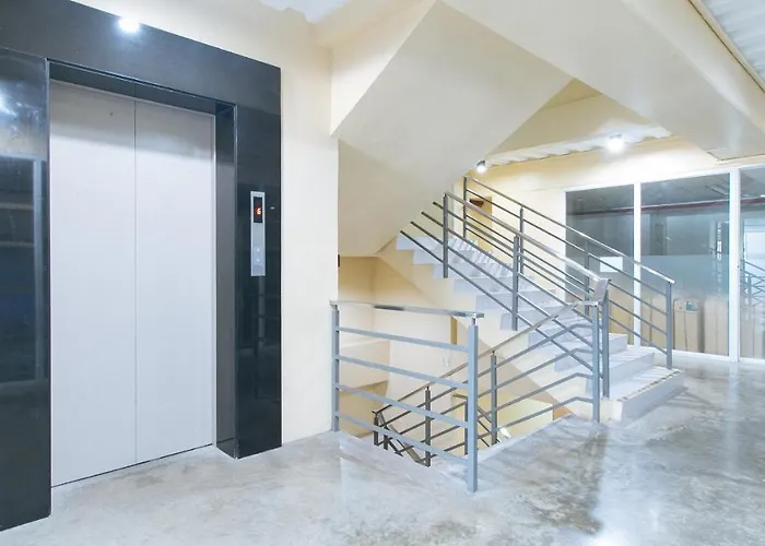 Reddoorz @ Insular Square 2* Mandaue-stad