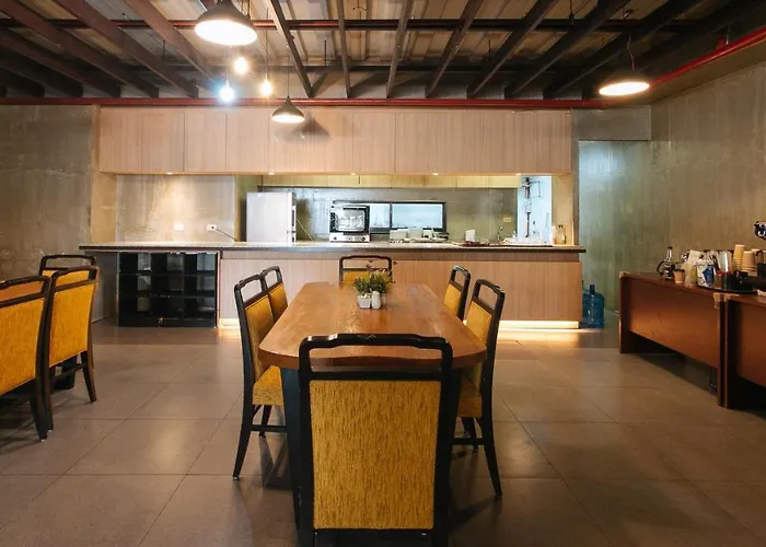Reddoorz @ Insular Square 2* Mandaue-stad
