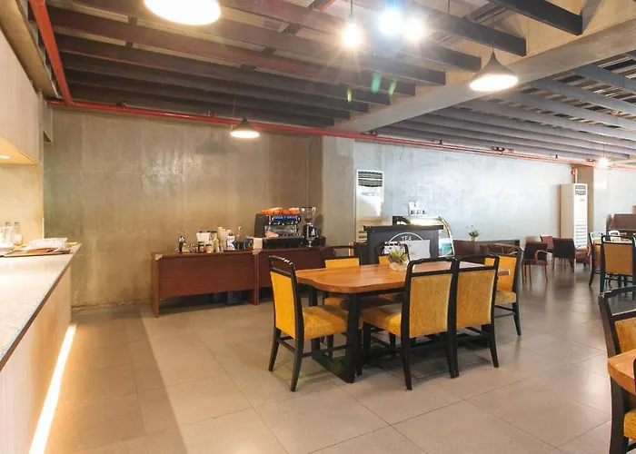 Reddoorz @ Insular Square Hotel Mandaue-stad