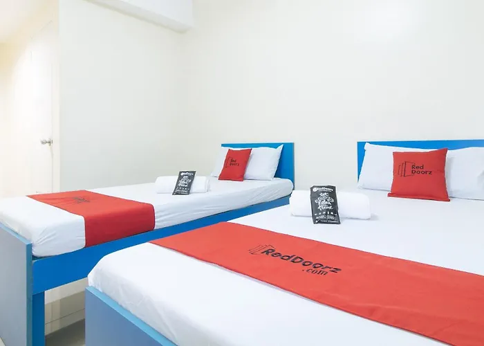 Hotel Reddoorz @ Insular Square